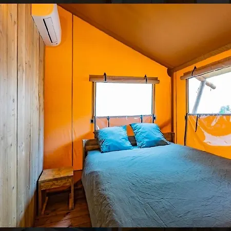Punta Falconera & Village Kamp alanı