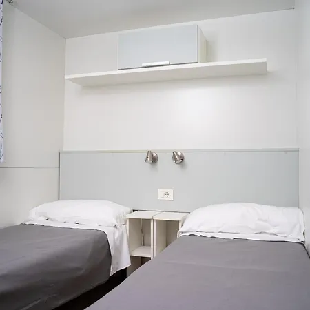 キャンプ場 Punta Falconera & Village カオルレ