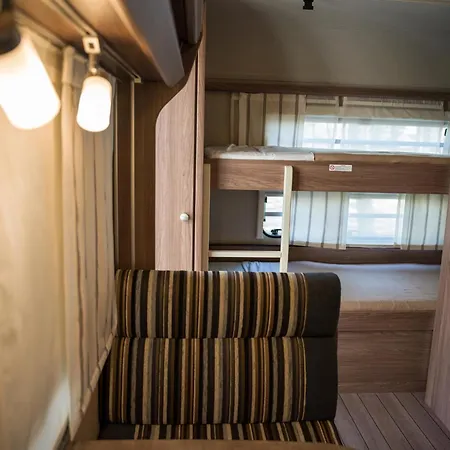 キャンプ場 Punta Falconera & Village カオルレ