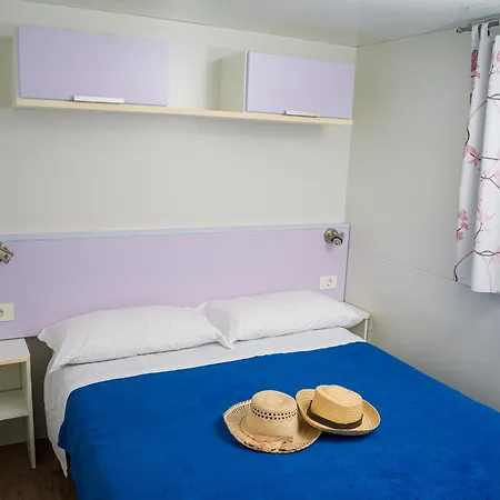 Punta Falconera & Village カオルレ