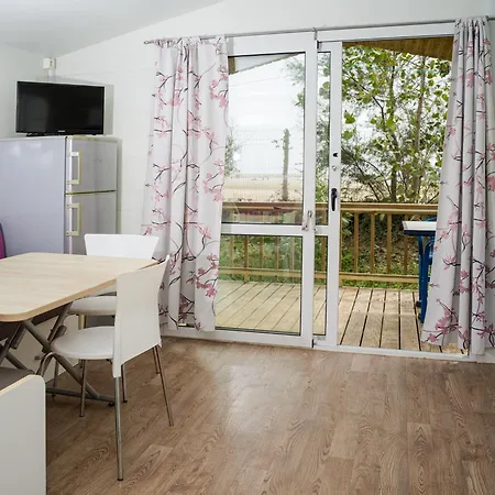 キャンプ場 Punta Falconera & Village