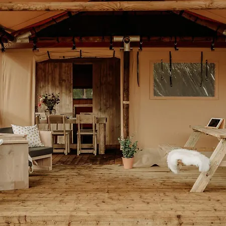 キャンプ場 Punta Falconera & Village