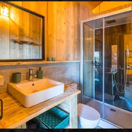 キャンプ場 Punta Falconera & Village 2*