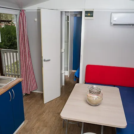 キャンプ場 Punta Falconera & Village